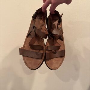 Men’s 10 Mango Brown faux Leather Sandals